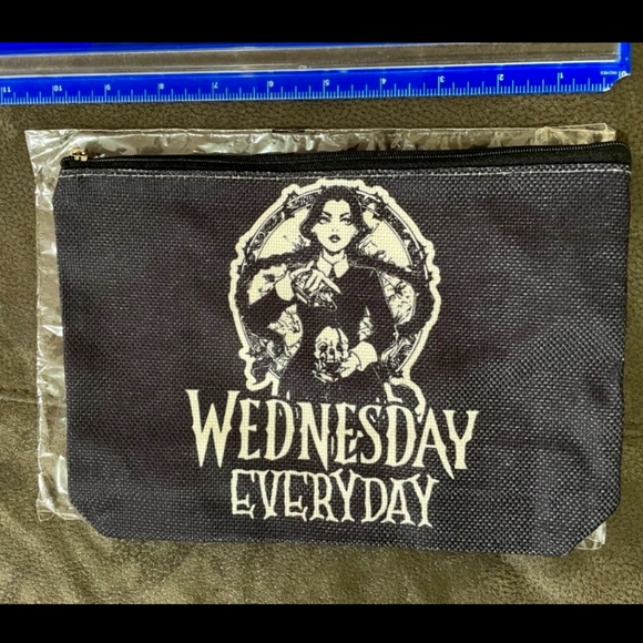 "Wednesday Everyday" Bag - Picture 2 of 3